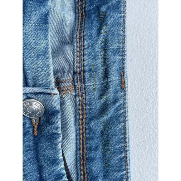 Love Culture Distressed Jeans The So Slimming Crop Denim Blue Wash Size 10 - Picture 3 of 7